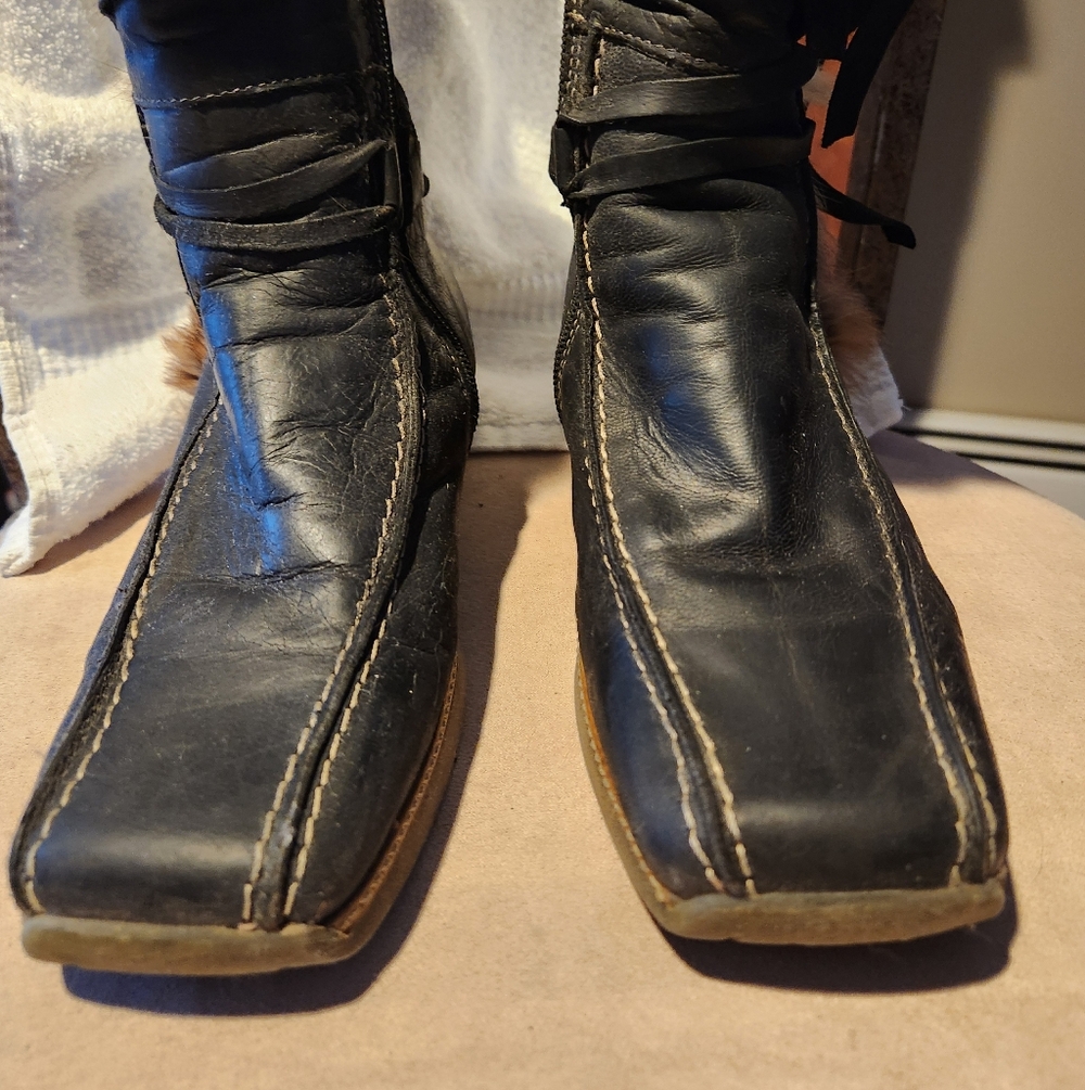 WOMENS Black Leather Boots